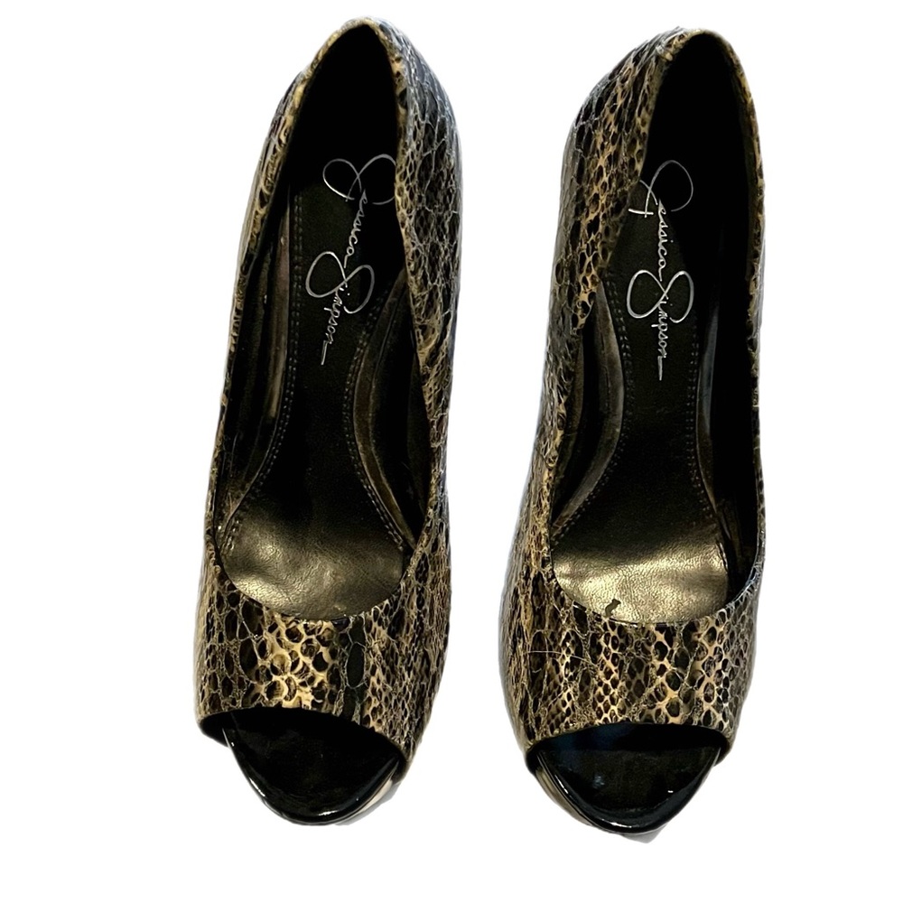 Jessica Simpson snakeskin high heel 7.5